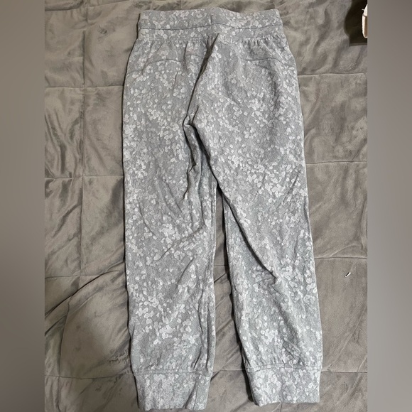 Lululemon Athletica Gray Patterned Joggers - Picture 3 of 3